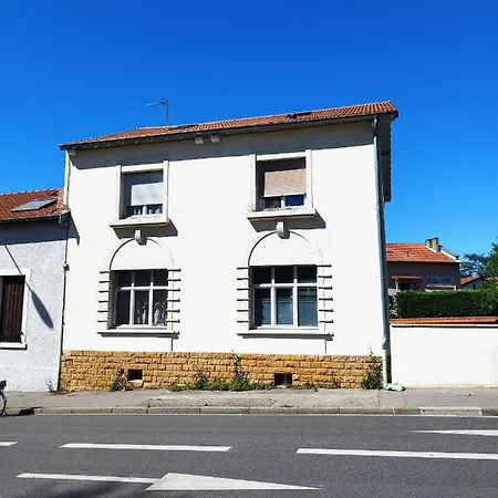 Appartement Charmant Duplex 28 M2 Calme Dans Maison Avec Jardin Centre Transport